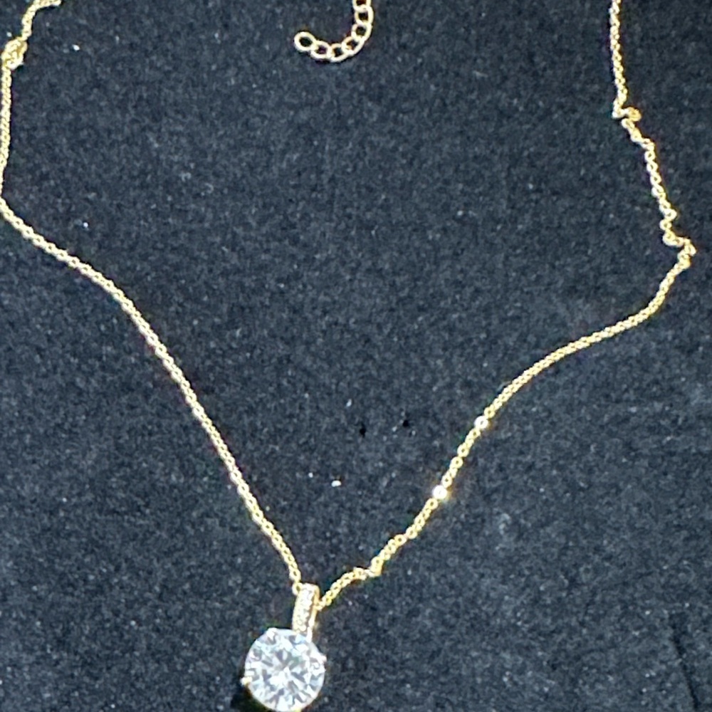Elegant Gold and Silver Pendant Necklace - Picture 3 of 6